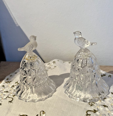 2 Glocken von Hofbauer, Glasglocken mit Vogel,  1 x  matt, 1 x transparent, rar