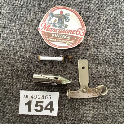 Seltene Vintage Jones 35 Nähmaschine Bullet Shuttle Spulenkoffer + Träger, + Klöppel.