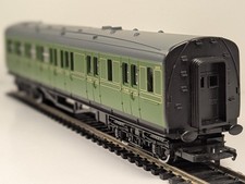 Hornby R445 OO Gauge SR Maunsell Brake 3rd Coach 1405