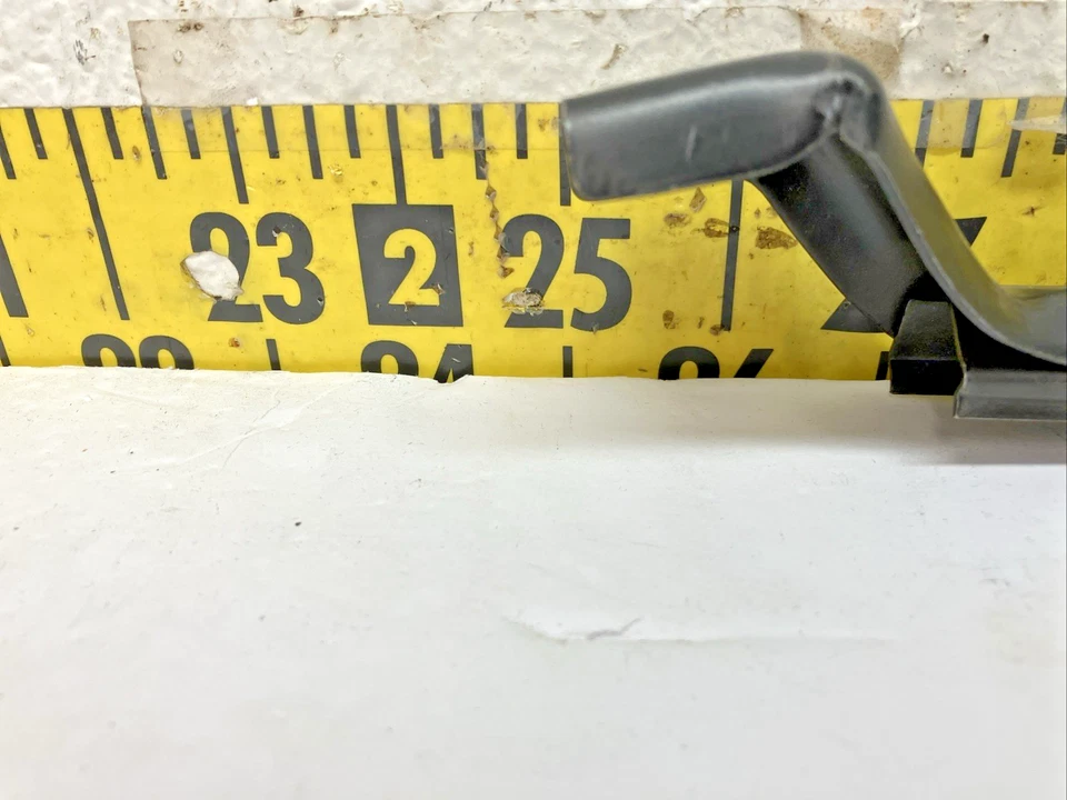 OEM GM RH Ventana delantera Canal trasero Guía de pista 337716 1973-91 GMC Jimmy (Bin91) Foto 2 de 4