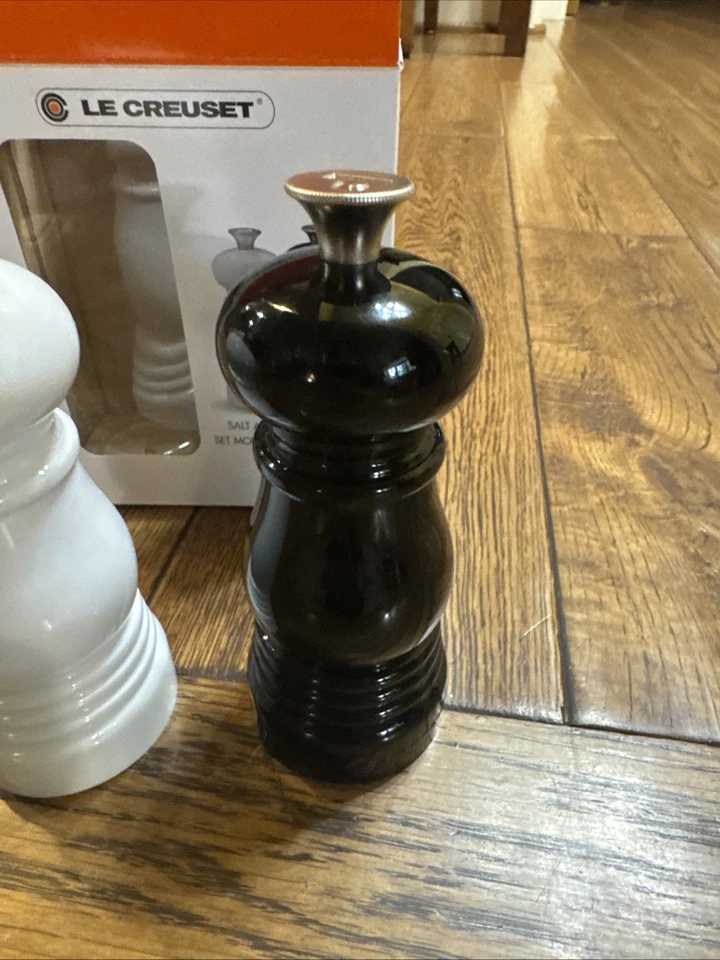 Juego de molinillo de sal y pimienta Le Creuset 5" en blanco y negro - Foto 4 de 4