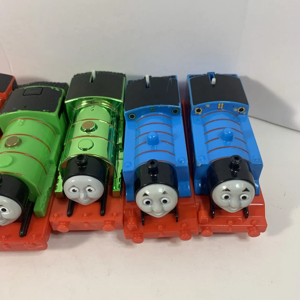 Thomas & Friends Trackmaster Lote de 32 Motores de Tren Coches Tinders Ferrocarril de Madera Foto 4 de 4