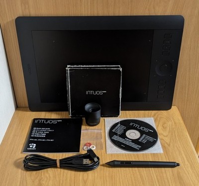 Wacom Intuos medium PTH-651/K1 ペンタブレット ようやくペンタブレットが手に入ったのでレビューしてみる。Wacom