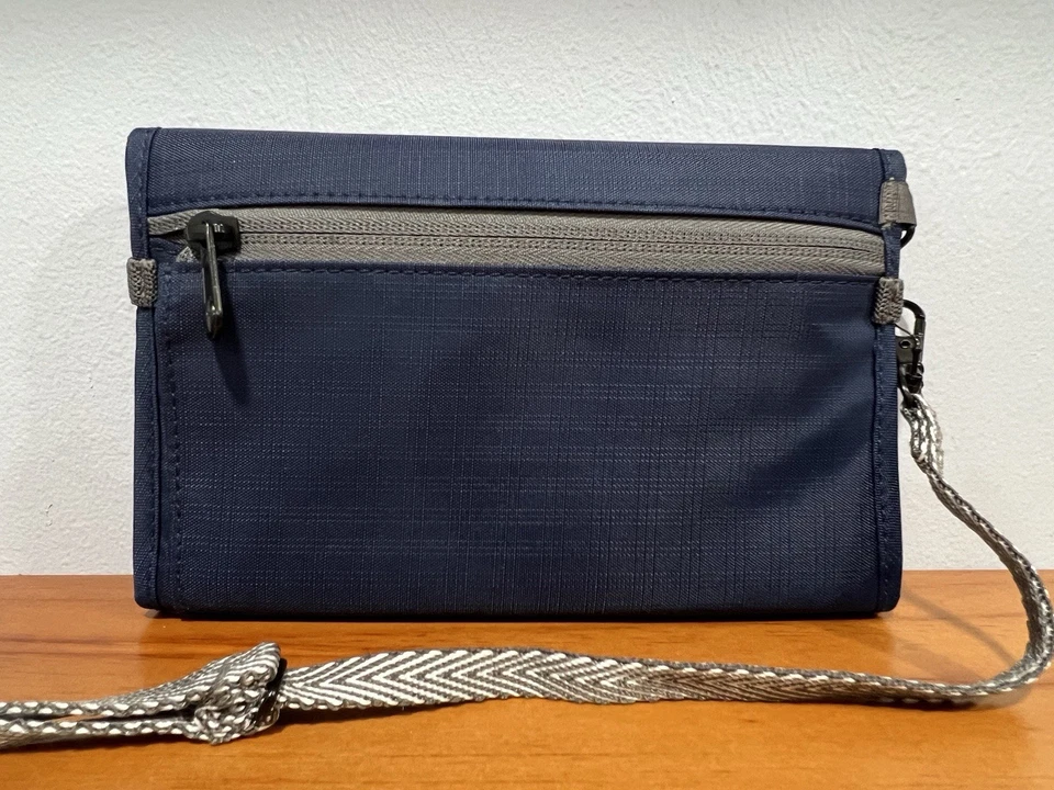 PACSAFE 全新无标签手机护照 RFID 旅行手风琴钱包腕带海军蓝 — 第 2/4 张图片