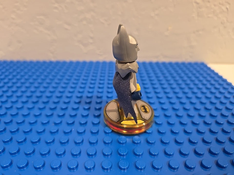 LEGO Dimensions Excalibur Batman Figura Y Etiqueta Solo, Suelto Foto 4 de 4