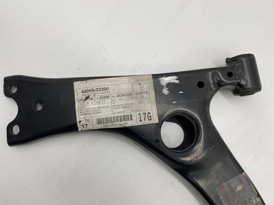 Brazo de control inferior delantero izquierdo Toyota Corolla 2014-2019 nuevo OEM 48069-02300 Foto 3 de 4