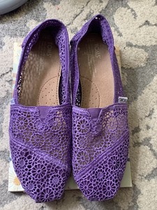 toms lace slip ons