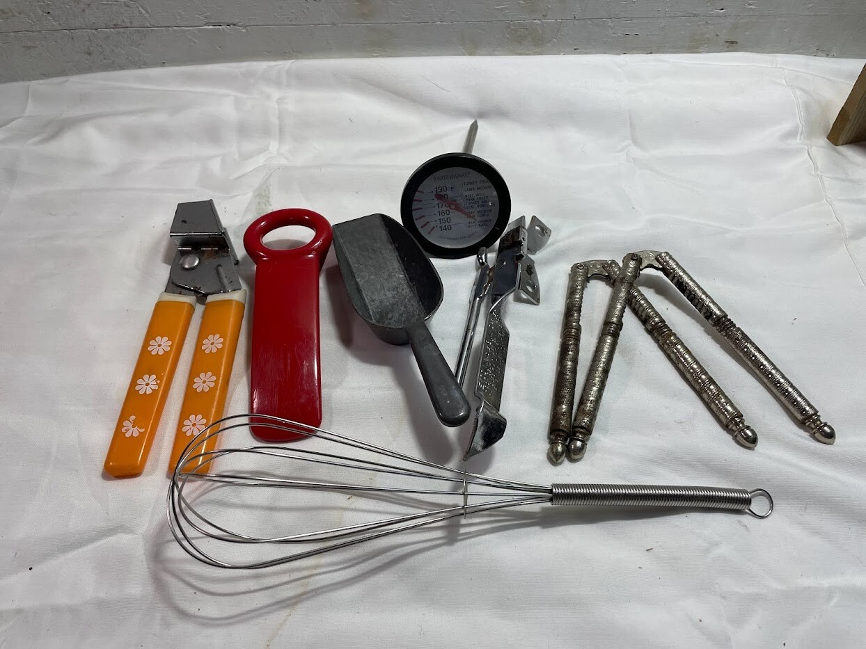 Lot of 8 Kitchen Gadgets Garlic Press Scoop Can Opener Nut Cracker Whisk Thermo-image