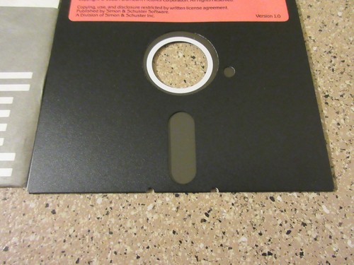 Commodore 64 & 128 Star Trek The Rebel Universe Floppy Disk Side 1 Only - Picture 3 of 4