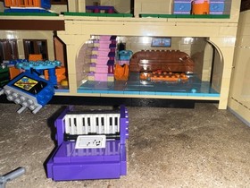 Lego Simpsons Lot Playset with Kwik E Mart pieces, (Pls read description)