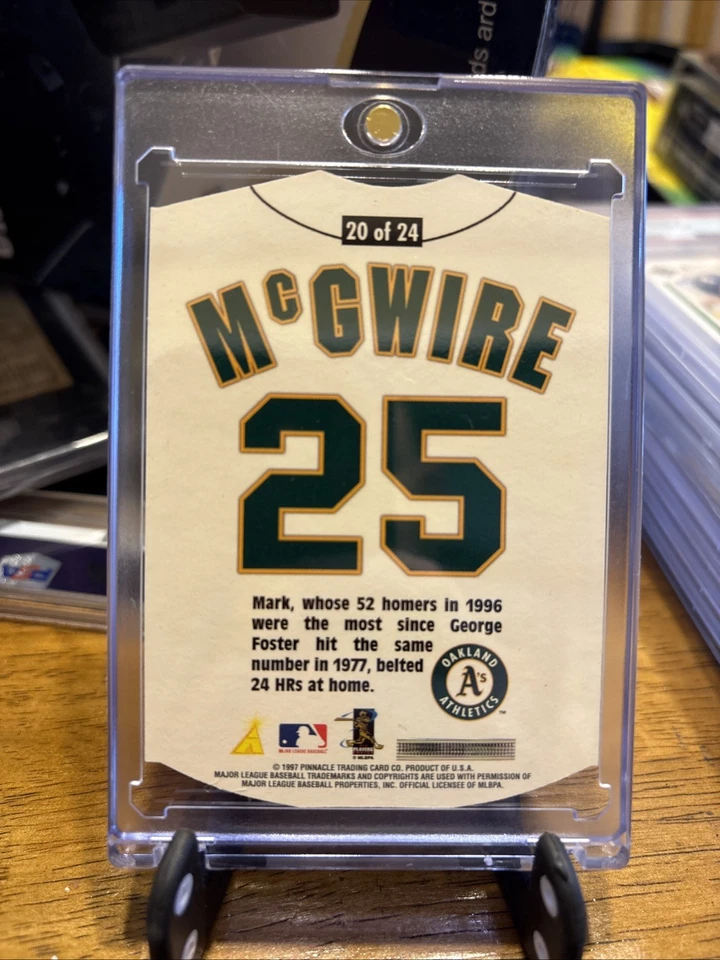 Paquete de revistas Pinnacle 1997 hogar/fuera de casa Mark McGwire #20 SP Foto 2 de 2