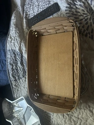Longaberger 2002 Large Hostess Serving Basket No Liner - Image 1 of 4