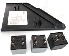 2003-2006 Chevy Silverado Engine Cooling Fan Relay Cover Top Fuse Box Lid Y38