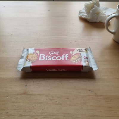 Lotus Biscoff Sandwich Cookies Vanilla, 7.76 Ounce (Pack of 1), 22 Cookies