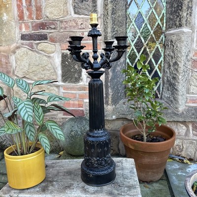 Große Metall Tischlampe verziert Gothic Stil schwerer Sockel Kirchenbeleuchtung schwarz