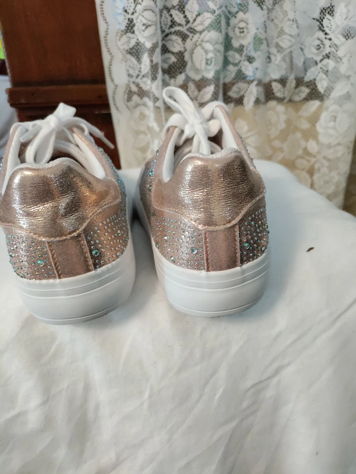 Tenis con cordones JUICY COUTURE rosa pedrería Adana seminuevos usados en excelente estado Foto 4 de 4