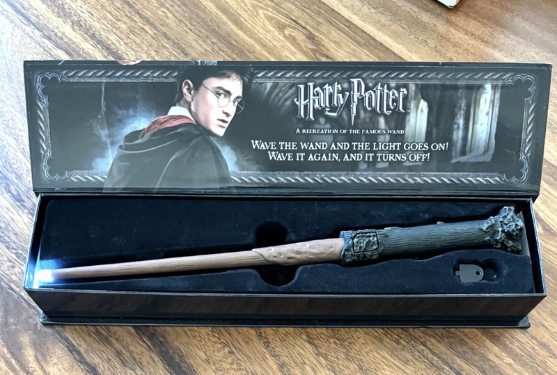 Harry Potter Wand with Illuminating Tip Noble Collection NN19 14" in