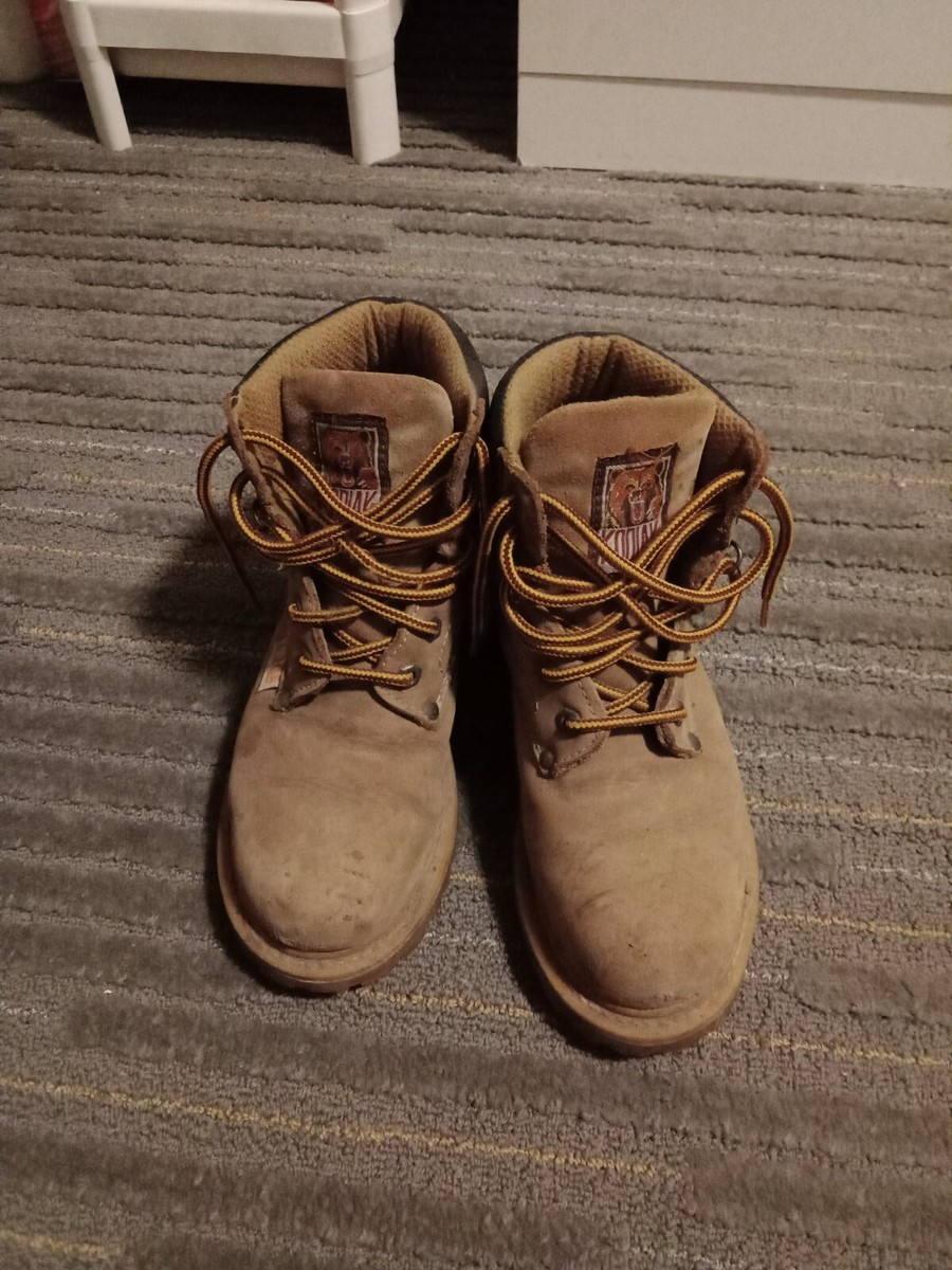 Brown Steel toed rubber soled boots for women (Kodiak, size 6, CSA