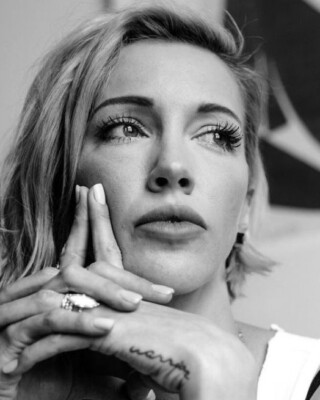 KATIE CASSIDY 8x10 PHOTO *