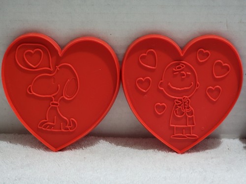 VINTAGE HALLMARK CHARLIE BROWN & SNOOPY COOKIE CUTTERS + BOBBS MERRILL ANN ANDY - Picture 2 of 8