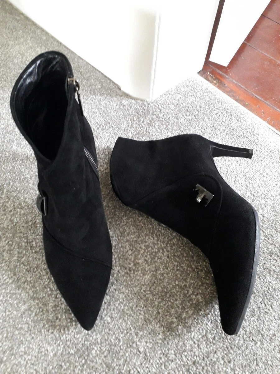Giorgio Armani-black suede ankle boots.EU 37/38.Slightly used.RRP 490 Euro
