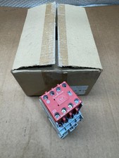 NEW IN BOX ALLEN-BRADLEY 24VDC. SAFETY CONTROL RELAY 700S-CF440ZJC SERIES A