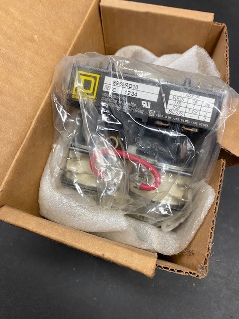 SCHNEIDER ELECTRIC SQUARE D 8965RO10V01 HOIST CONTACTOR ((Brand New))!!!