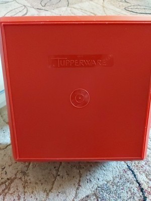Vintage Tupperware 514  Paprika 9x9x3 Snack-Stor  w/  Sheer Lid 515
