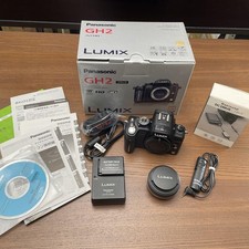 Panasonic LUMIX GH2 con kit G 20mm f1 7 ASPH cavo DC telecomando e set extra