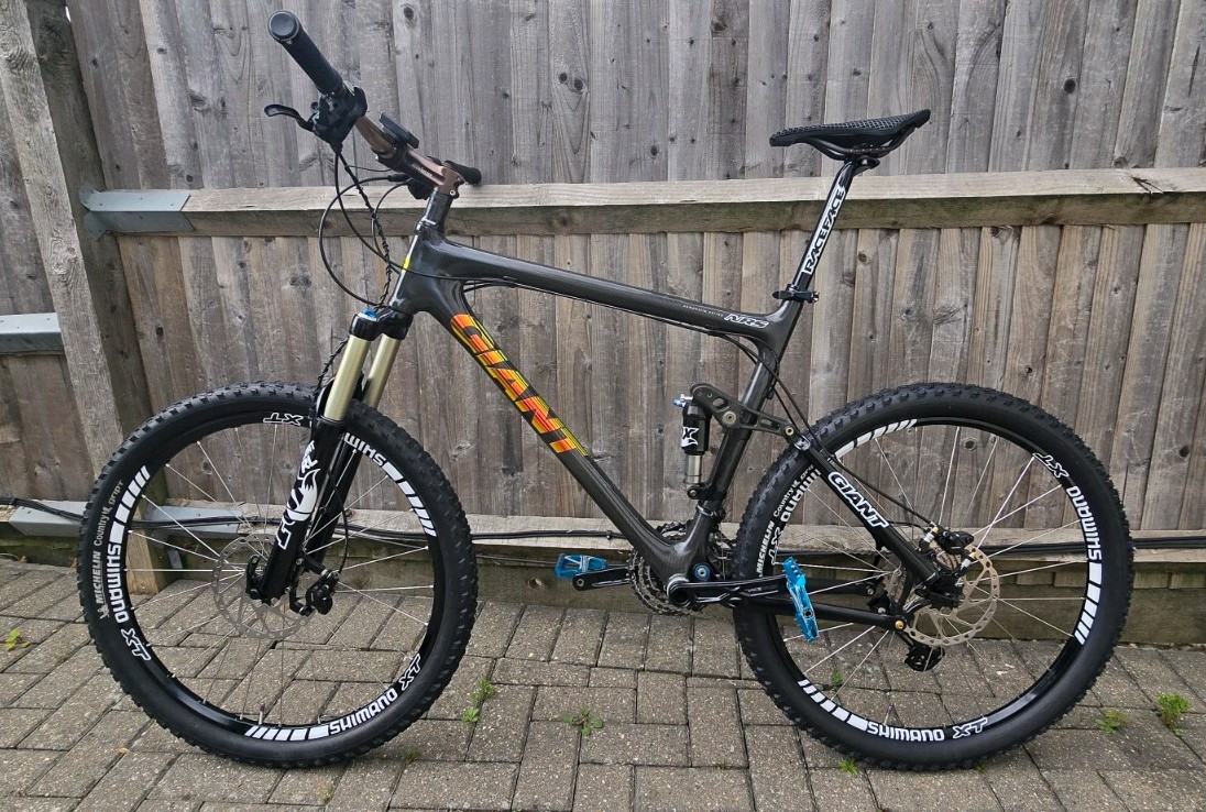 GIANT NRS Composite Serise Full Carbon Fiber. Excellent Condition