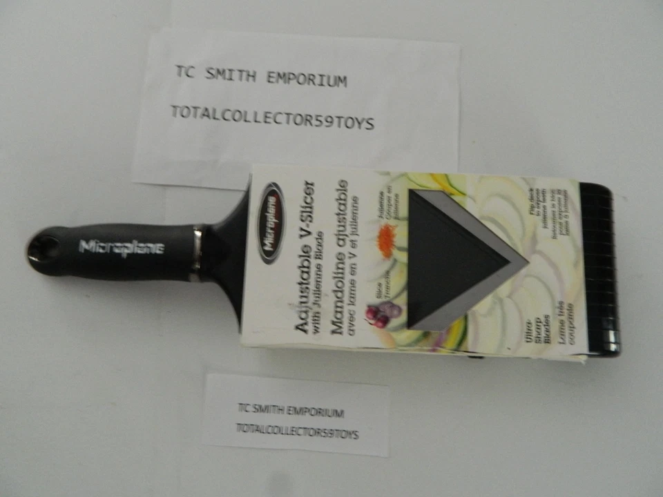 Cortadora de alimentos Microplane ajustable con hoja en V / mandolina Julienne con protector de mano Foto 2 de 4