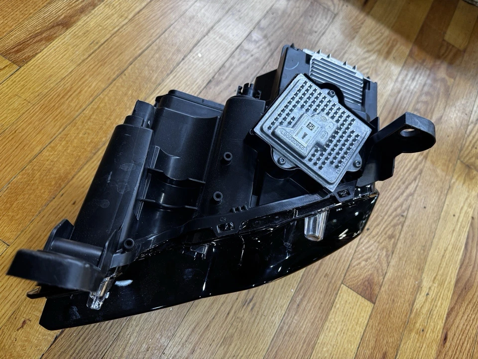 Faro derecho Jeep SRT Grand Cherokee con módulo HID y autonivelante Foto 4 de 4