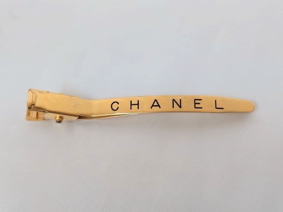 Vintage Chanel 1997 Holographic Resin Logo Barrette – Gold Tone – Made in France Chanel Hair Clip Barrette Clear 97P/62 120651 | eBay main image 4