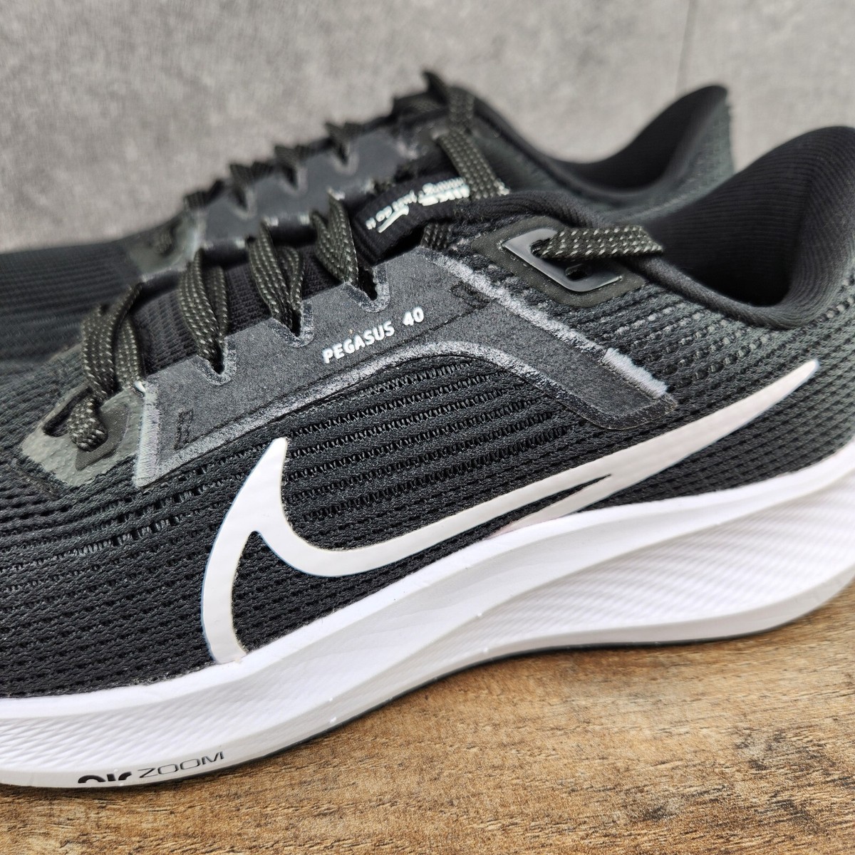 Nike Air Zoom Pegasus 40 Size 7 Womens Black White Casual
