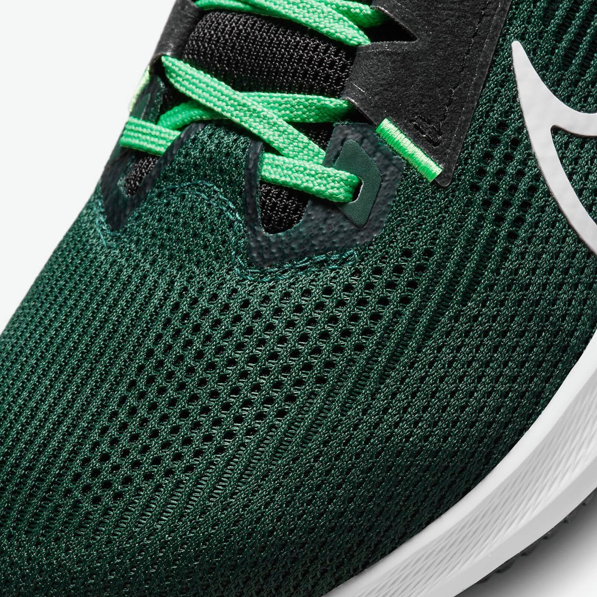 Nike Air Zoom Pegasus 40 Liverpool FC Green Running Shoes FN5024 