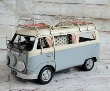 Modelo 1966 Kombi Camper Van en azul con tablas de surf VW Volkswagen Bus Venta