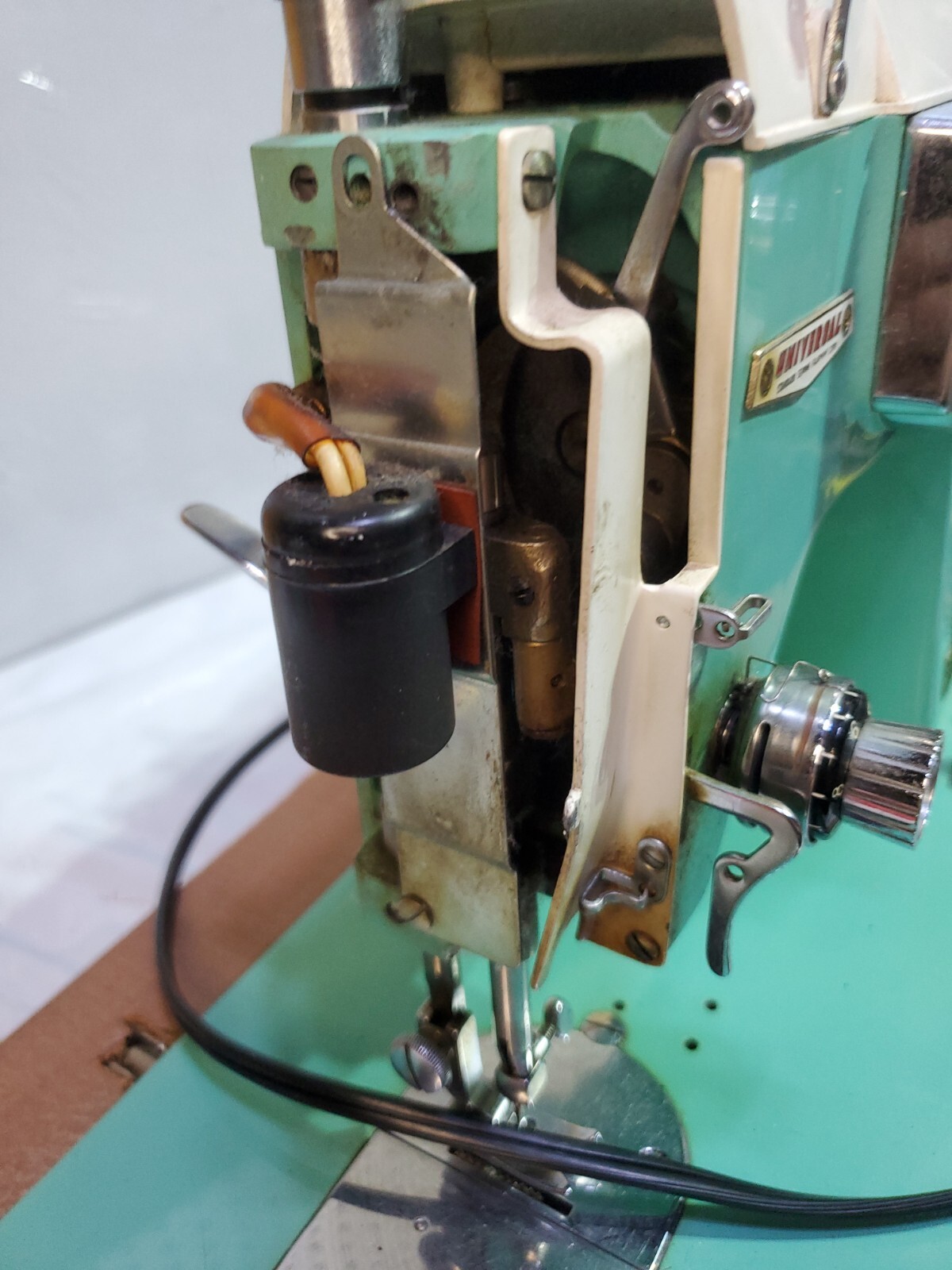 Vintage Universal Elgin JA38 Deluxe Auto Sewing Machine Working, Case