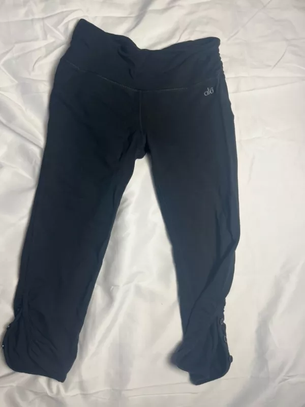 alo-yoga activewear capri button bottoms pants