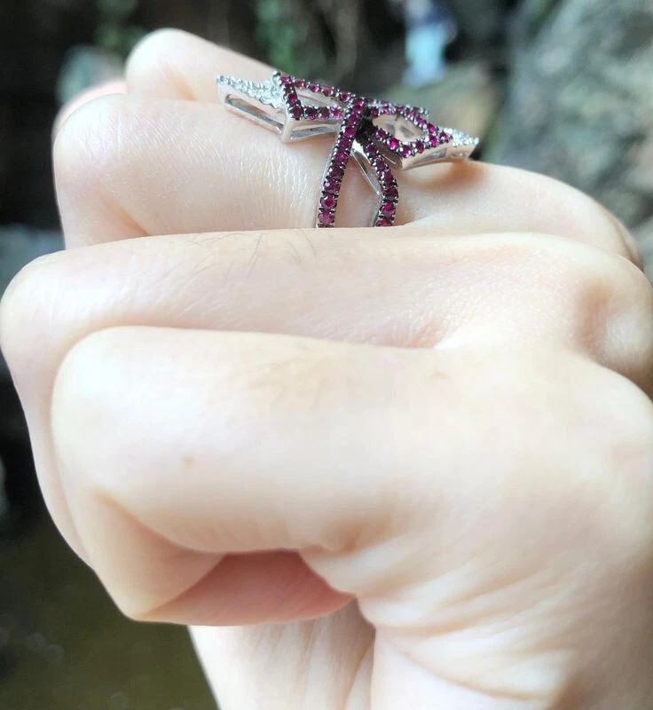 Unique Fancy Bow Design Simulated 1.08 TCW Round Cut Ruby & Sapphire Party Ring - Image 3 of 4