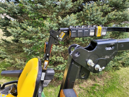 20v Dewalt battery mount for JOHN DEERE 1025R 1023E 1026R - Picture 2 of 9