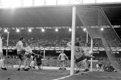 Arsenal Bob McNab clears the ball from behind the goal line, w- 1972 Old Photo