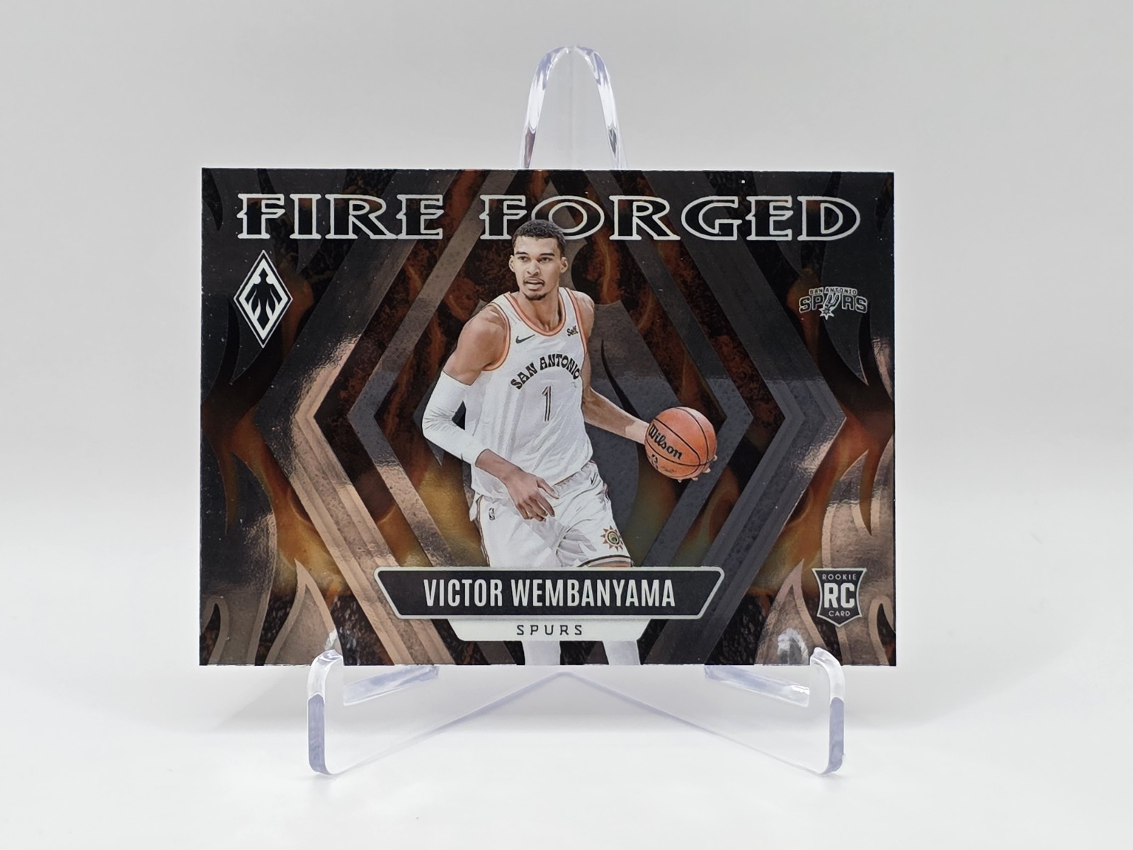 2023-24 Panini Phoenix Bball Victor Wembanyama Fire Forged #18