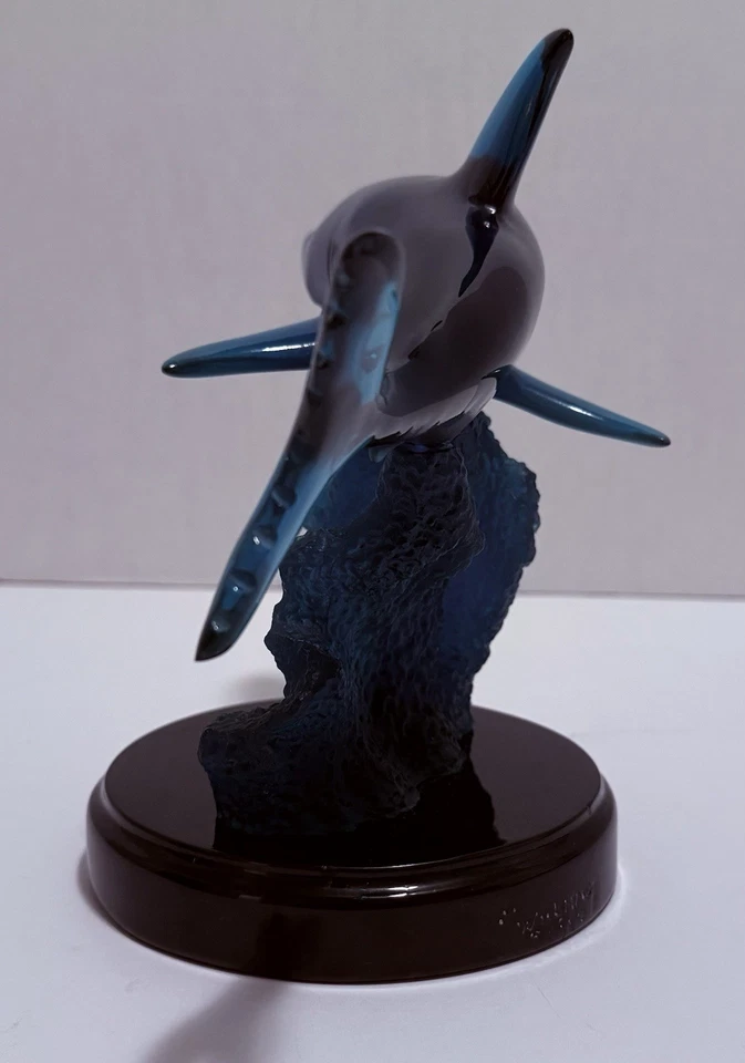 Escultura Wyland Gran Tiburón Blanco y Coral 1990 Azul Acrílico Marcado Foto 2 de 4