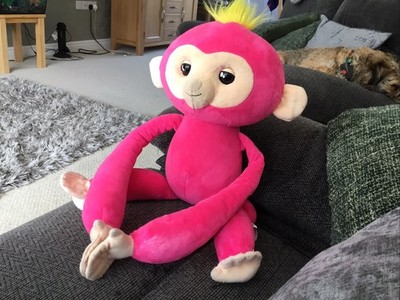 WowWee Fingerlings Hugs Bella der rosa Affe interaktives Plüschtier Kuscheltier
