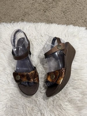MUNRO AMERICAN Tyra Sandals Bronze Platform Wedge Shoes Ankle Strap Women's 7.5W