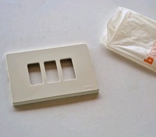 BTICINO MAGIC PLACCA RESINA AVORIO 3 posti-fori ORIGINALE 503/3/R