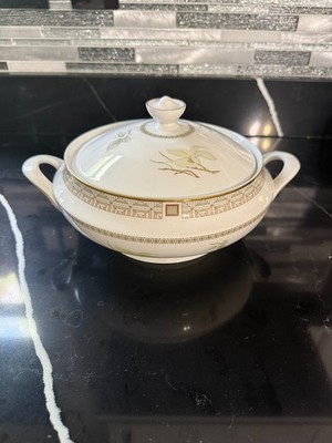 Royal Doulton White Nile Round Covered Serving Bowl