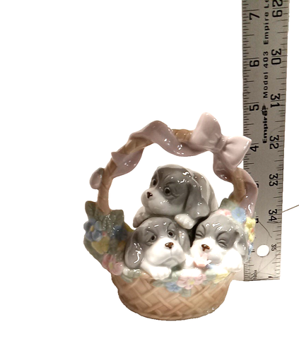 Figura Enesco Porcelana Cachorros Perros en una Cesta 5" De Colección 1988 - Imagen 11 de 12