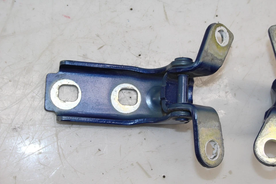 Juego de bisagras de puerta delantera derecha Cadillac CT4 2020-2022 OEM Foto 3 de 4