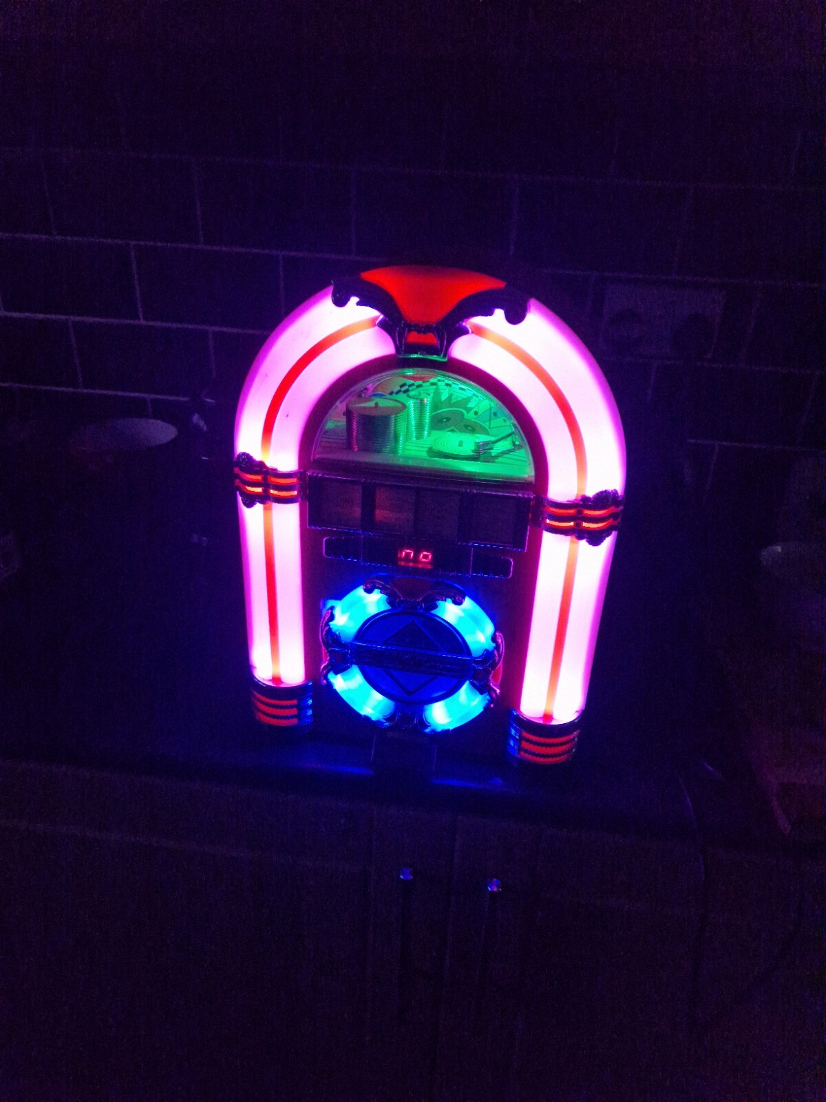 Steepletone Light Up Mini Jukebox Style CD Player with FM AM Radio And